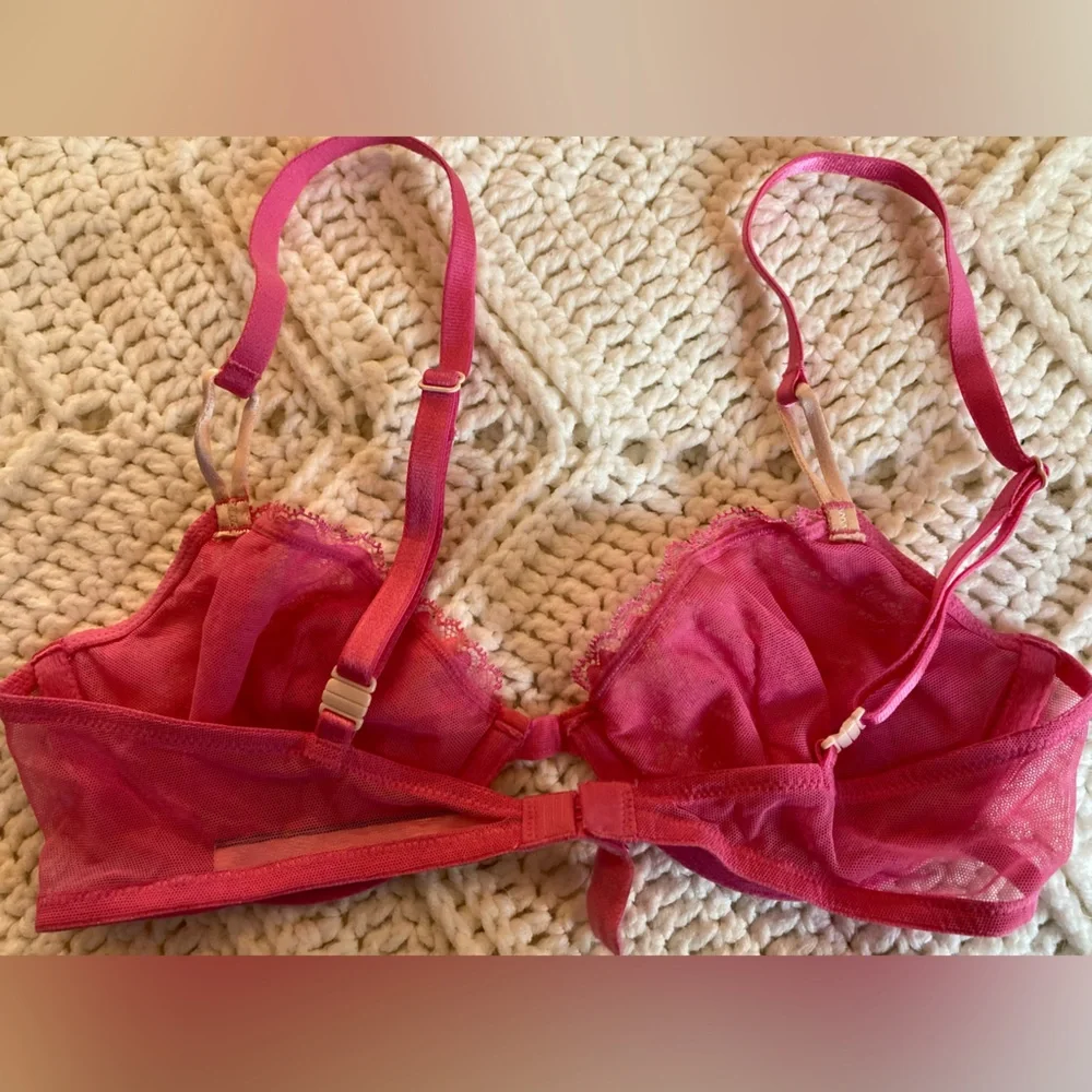 5 Victoria’s Secret bras - Picture 9 of 16